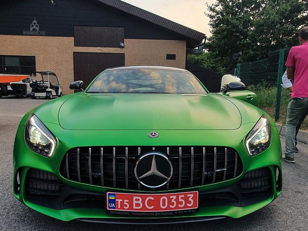 В Харькове заметили редкий «ядовитый» Mercedes, которое стоит сотни тысяч долларов (ФОТО)
