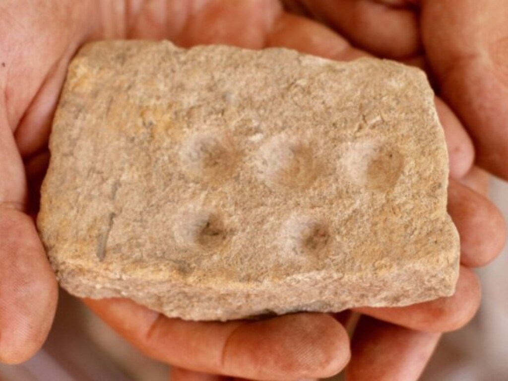 В Турции нашли артефакт эпохи эллинов: древней палитре около 5000 лет (ФОТО)