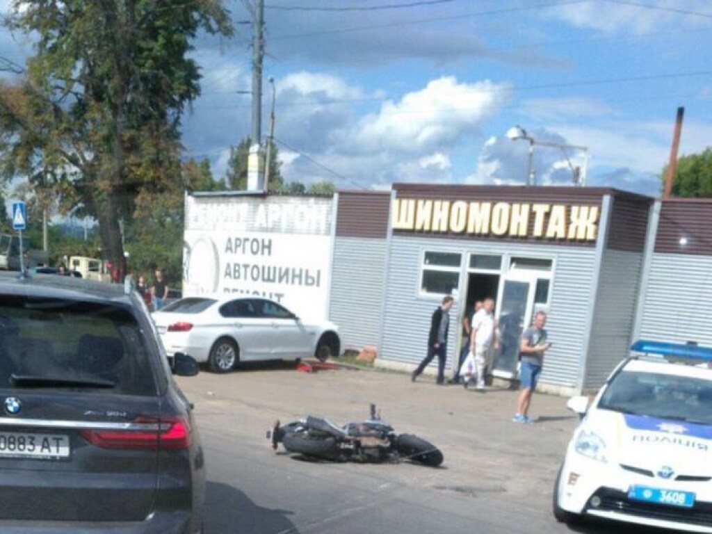 В Харькове на мосту сбили мотоциклиста (ФОТО)