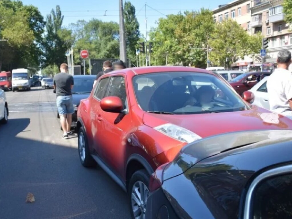 Три молодых автоледи попали в ДТП в центре Николаева (ФОТО)