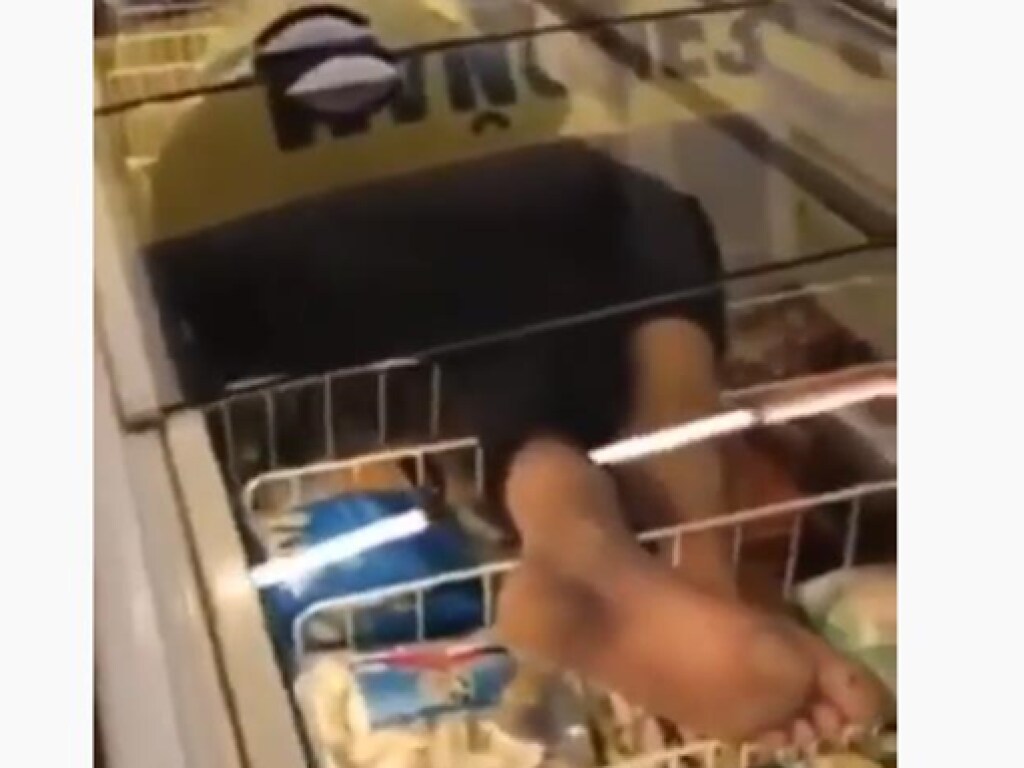 В полтавском супермаркете на пельменях уснул мужчина (ФОТО)