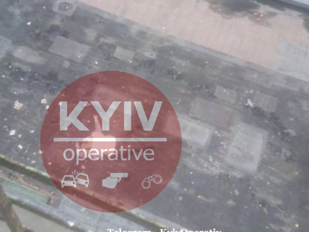 Трагедия на Соломенке в Киеве: женщина выпала из окна 7 этажа (ФОТО)