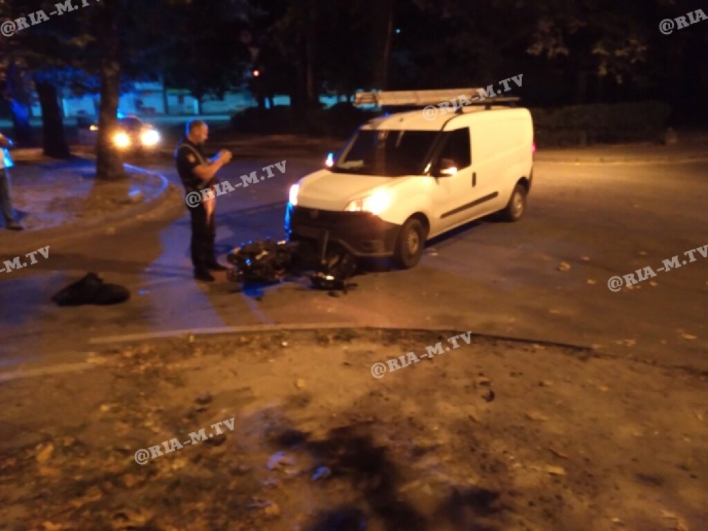 В Мелитополе водитель Fiat сбил подростков на скутере (ФОТО)