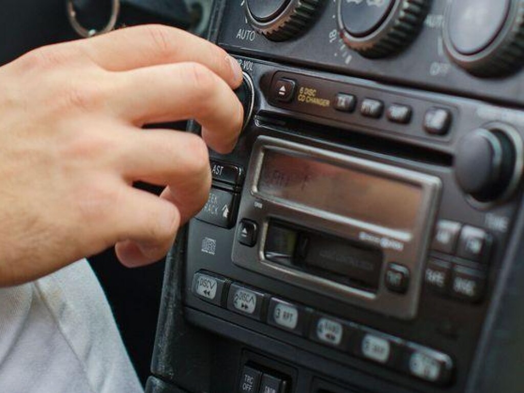 Можно слушать в любом уголке планеты: В Украине запустили цифровое радио First Gear для автомобилистов