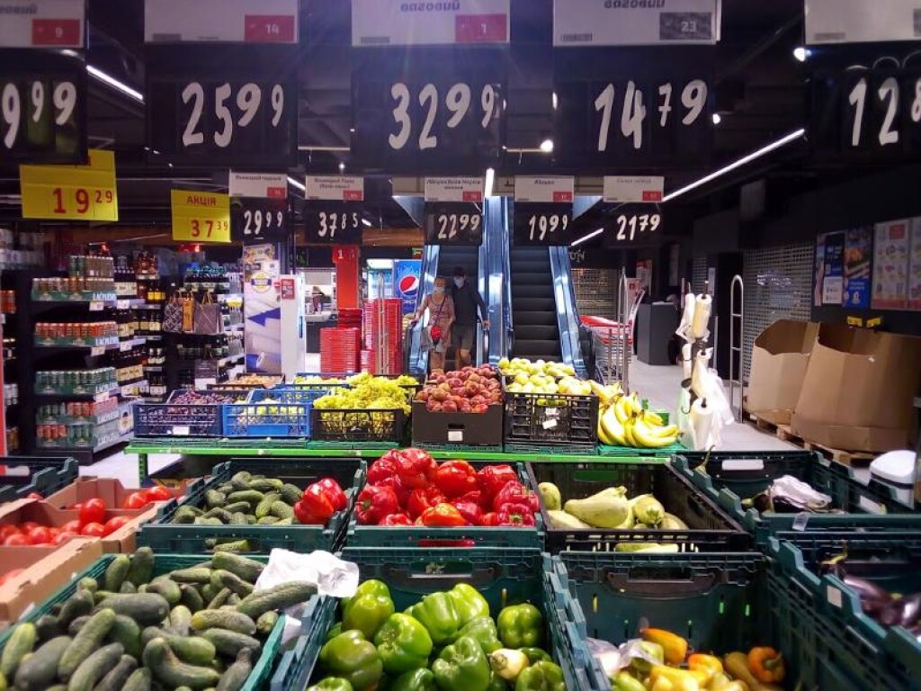 В супермаркетах Киева подешевел сладкий перец: пора делать заготовки на зиму (ФОТО)