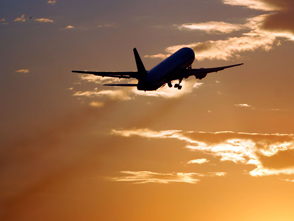 Подышала воздухом: Пассажирка прогулялась по крылу самолета в «Борисполе» (ВИДЕО)