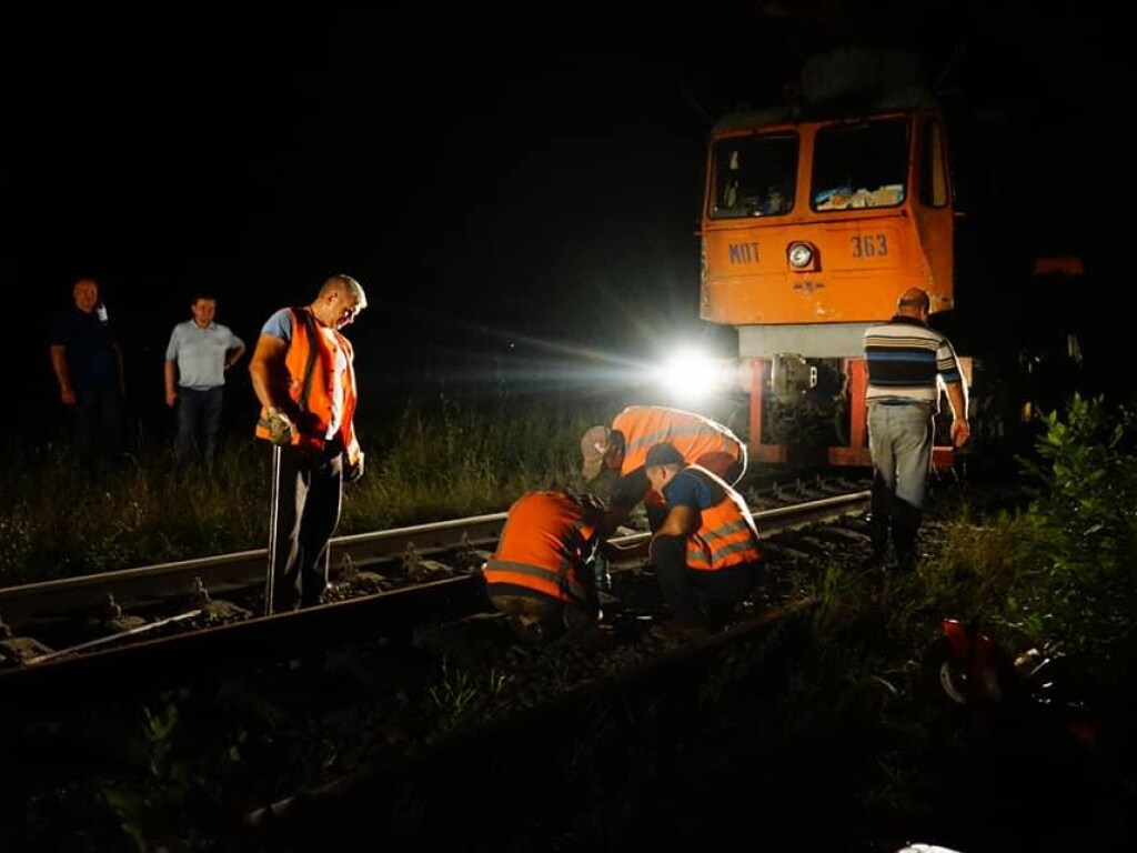 Житомирская ОГА: взрыв на железной дороге перед поездом мог повлечь за собой катастрофу (ФОТО)