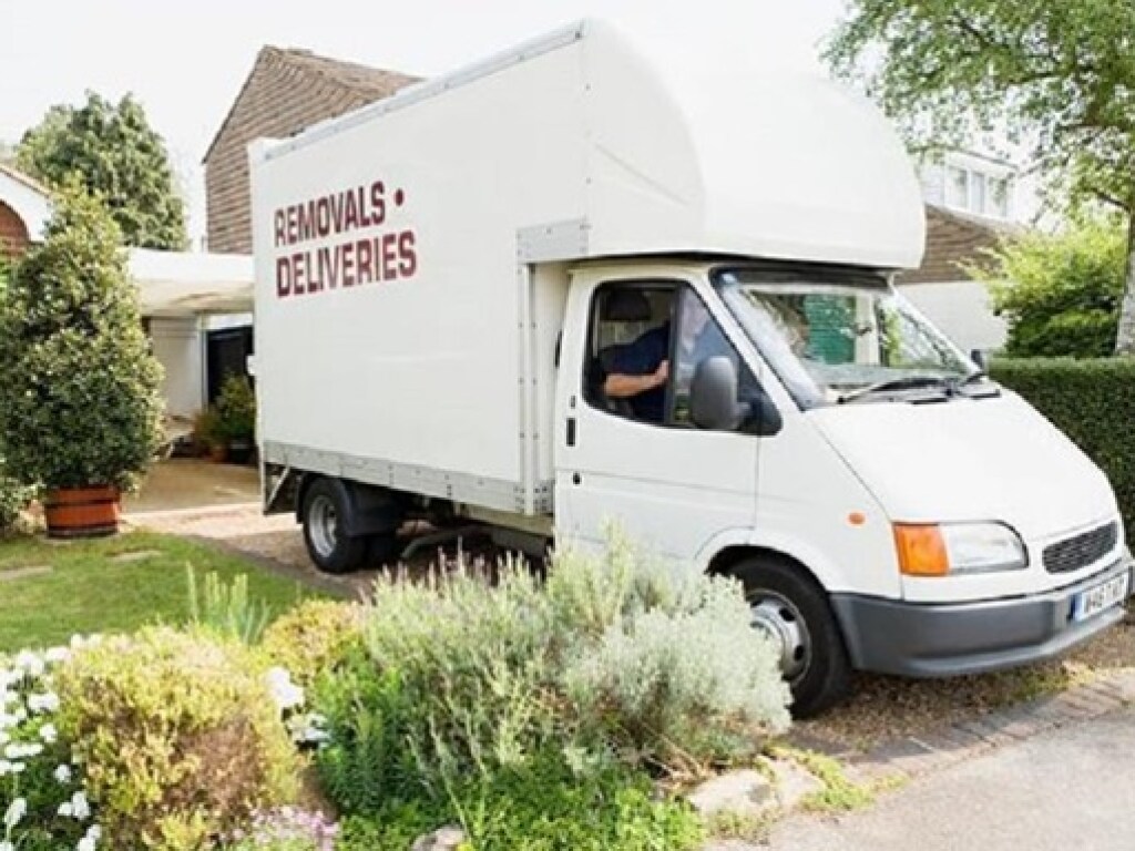 В Великобритании появилась вакансия для водителя-нудиста