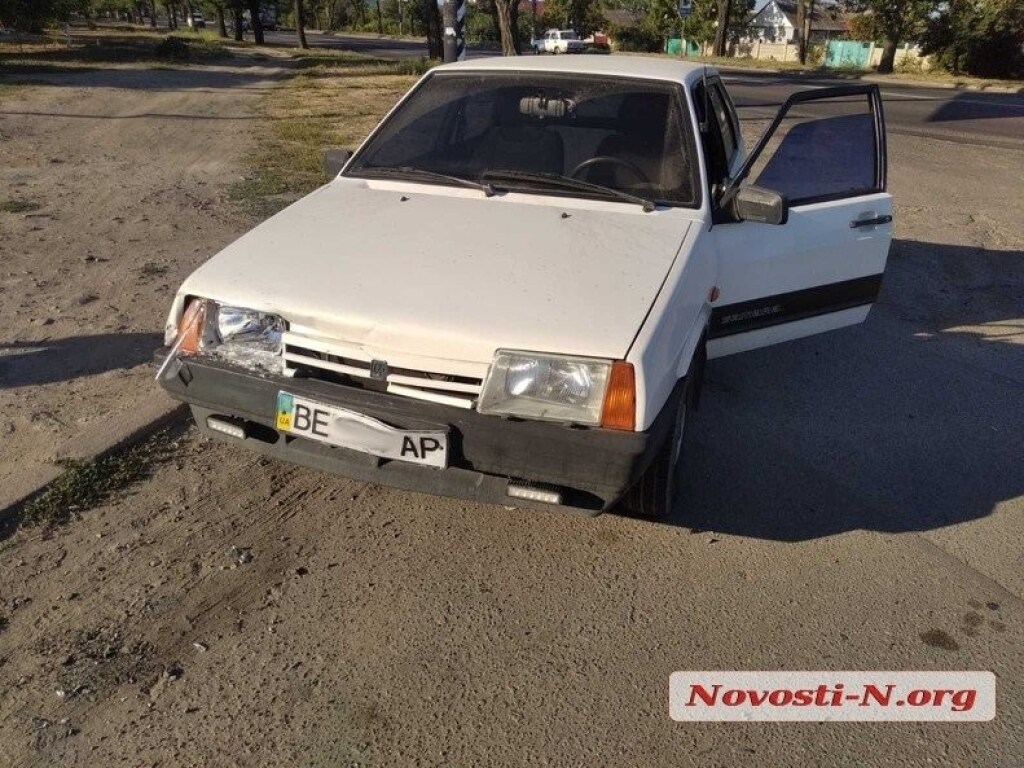 В Николаеве столкнулись автомобили «ВАЗ» и Renault (ФОТО)