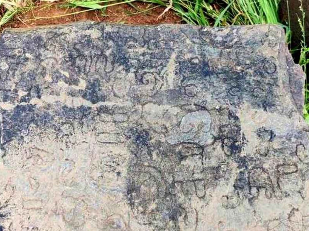 В Индии обнаружили 1200-летний текст на «мертвом» языке с грозным предупреждением (ФОТО)
