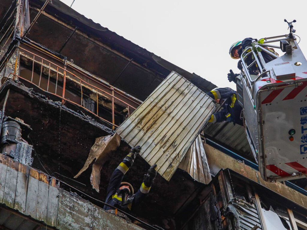 При пожаре в пятиэтажке в Днепре пострадал мужчина (ФОТО)