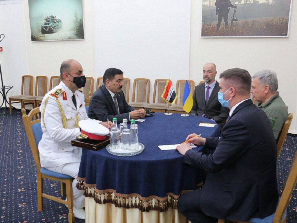 В Украину впервые прилетел с официальным визитом министр обороны Ирака (ФОТО)