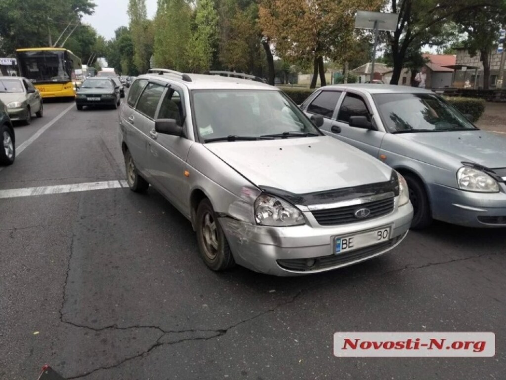 В Николаеве на Центральном шоссе столкнулись ВАЗ и Hyundai (ФОТО)