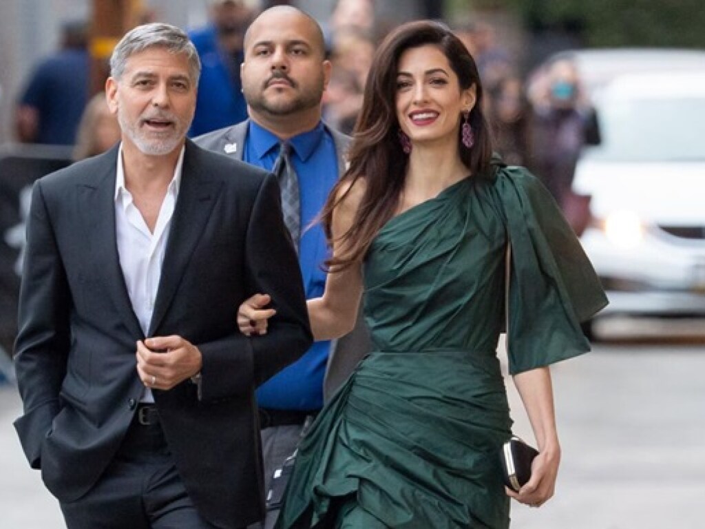 «Шум с утра до ночи»: Джордж Клуни нажил врагов среди соседей из-за ремонта особняка (ФОТО)
