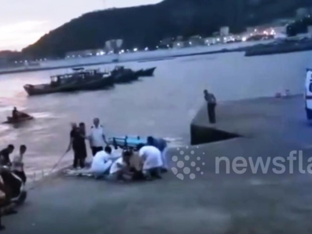 Невесту смыло в открытое море во время фотосессии: девушка и визажист погибли (ФОТО)