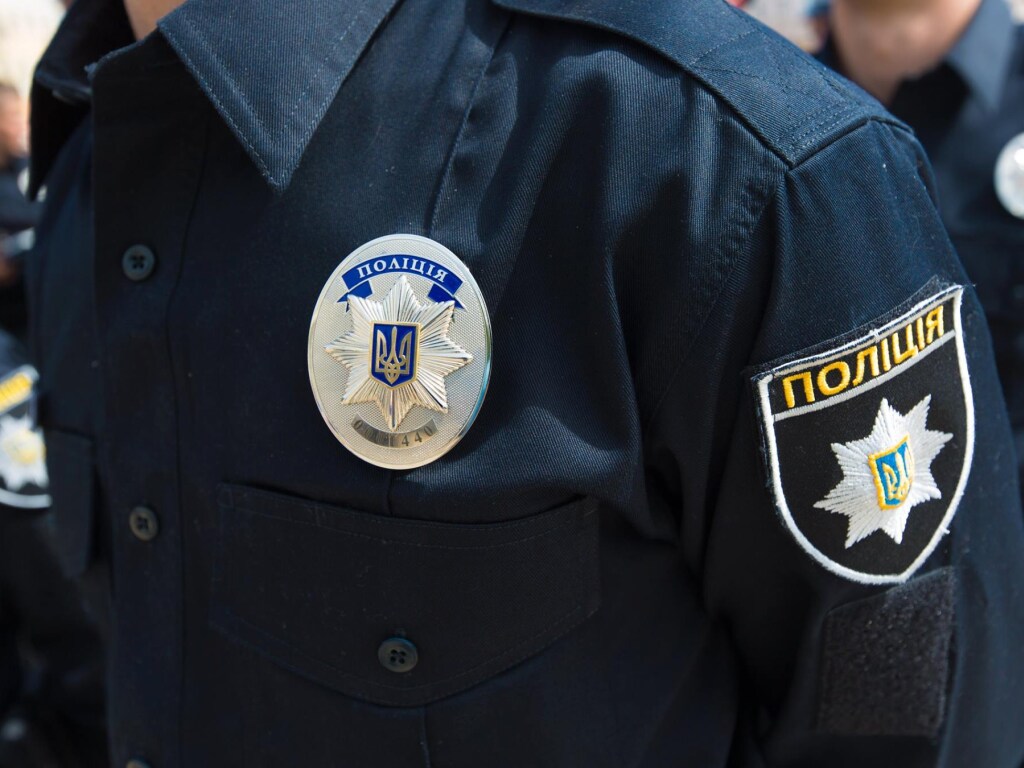 «Повалил на землю и сорвал золотую цепочку»: в центре Одессы на пожилую женщину напал грабитель
