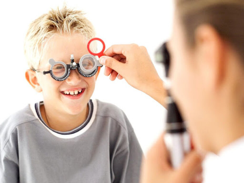 Детский офтальмолог дала советы, как сохранить школьникам зрение