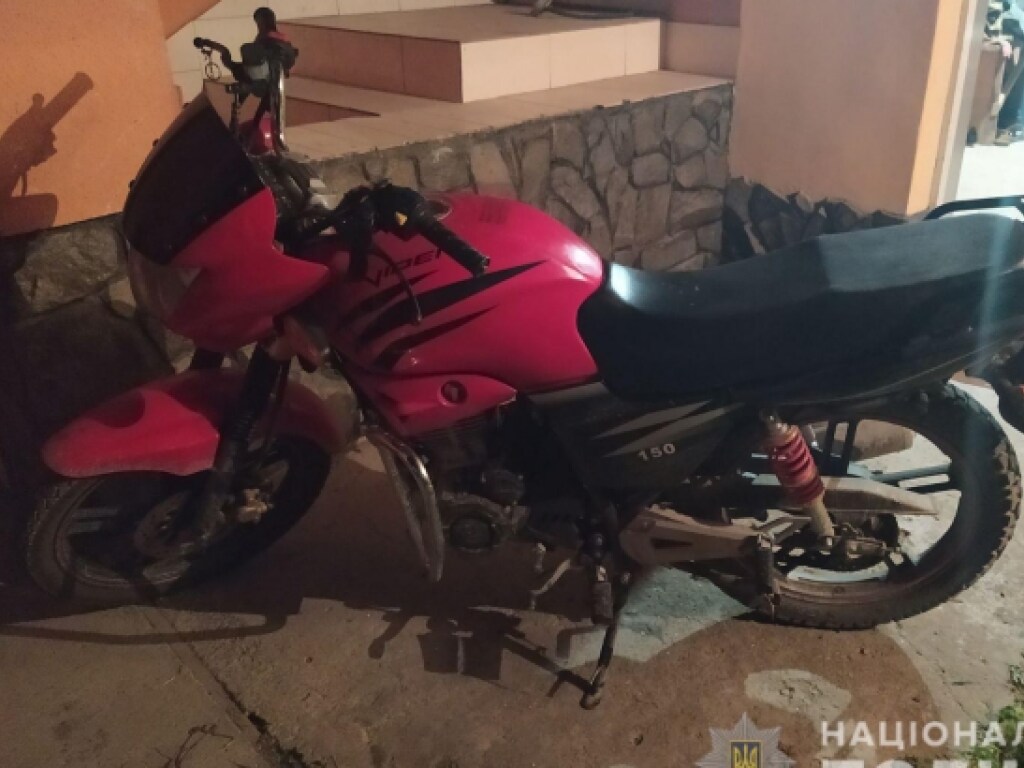 В Рахове на Закарпатье пьяный мотоциклист сбил школьника, у ребенка перелом руки (ФОТО)
