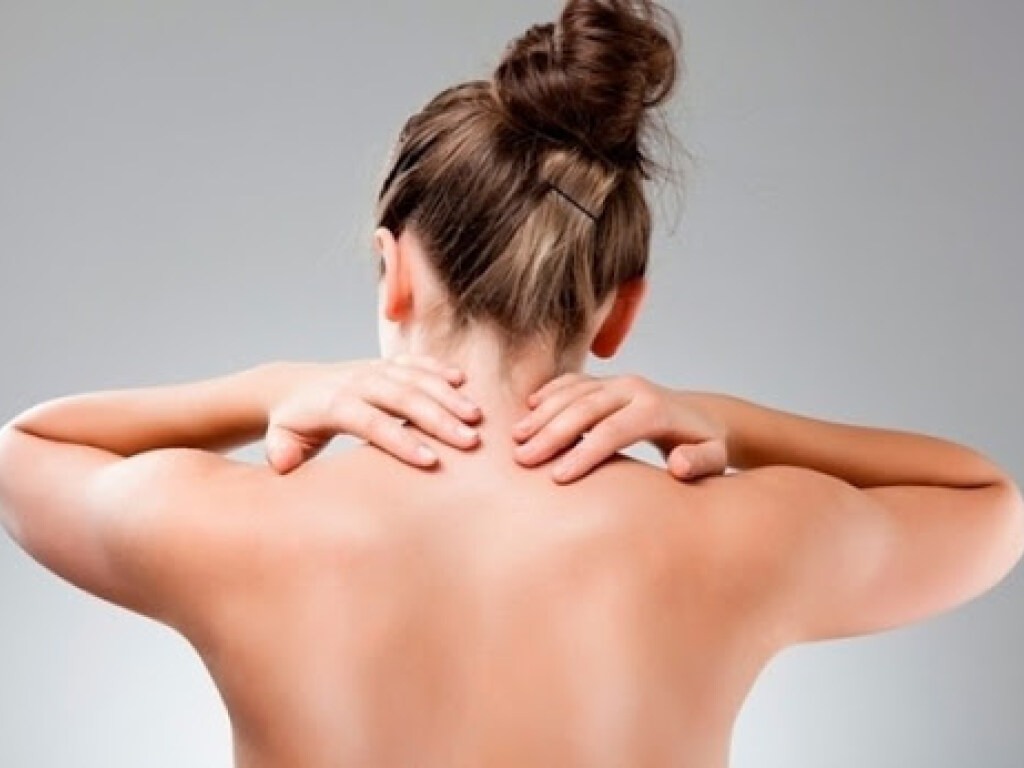 Врачи назвали привычки, которые приводят к болям в спине