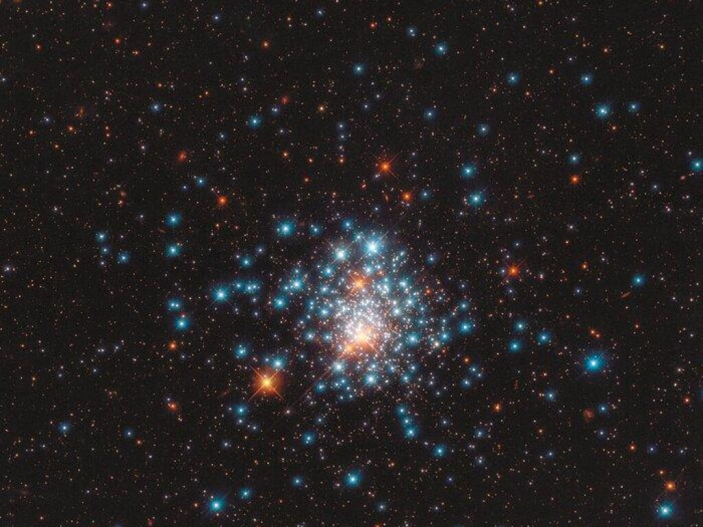 «Хаббл» заснял невероятное шаровое скопление с необычными звездами (ФОТО)