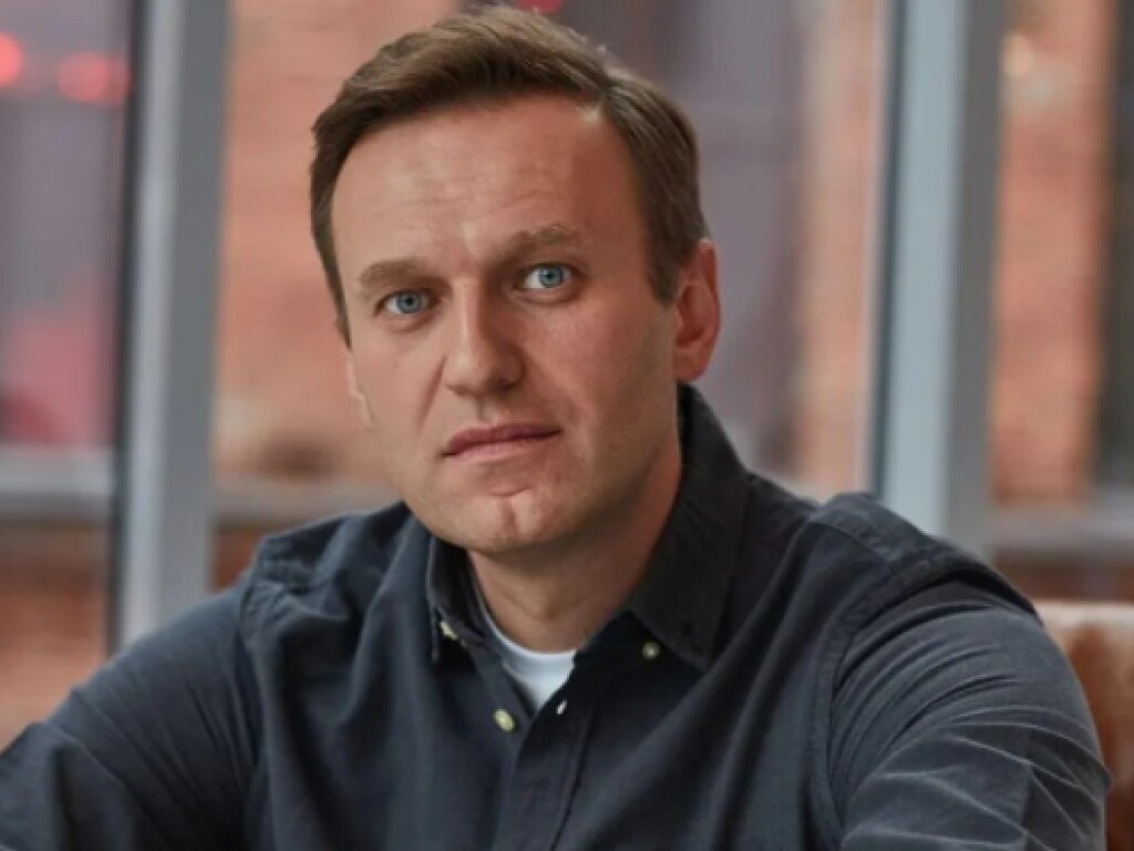 Состояние Навального улучшилось, он реагирует на речь &#8212; клиника