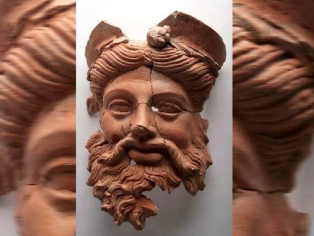 Как выглядел Дионис: В Турции нашли древнюю маску с лицом греческого бога (ФОТО)
