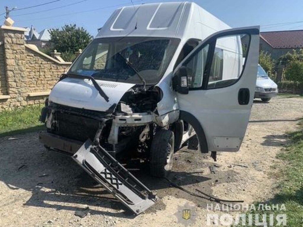 В Черновцах произошел взрыв в микроавтобусе, обошлось без пострадавших (ФОТО)