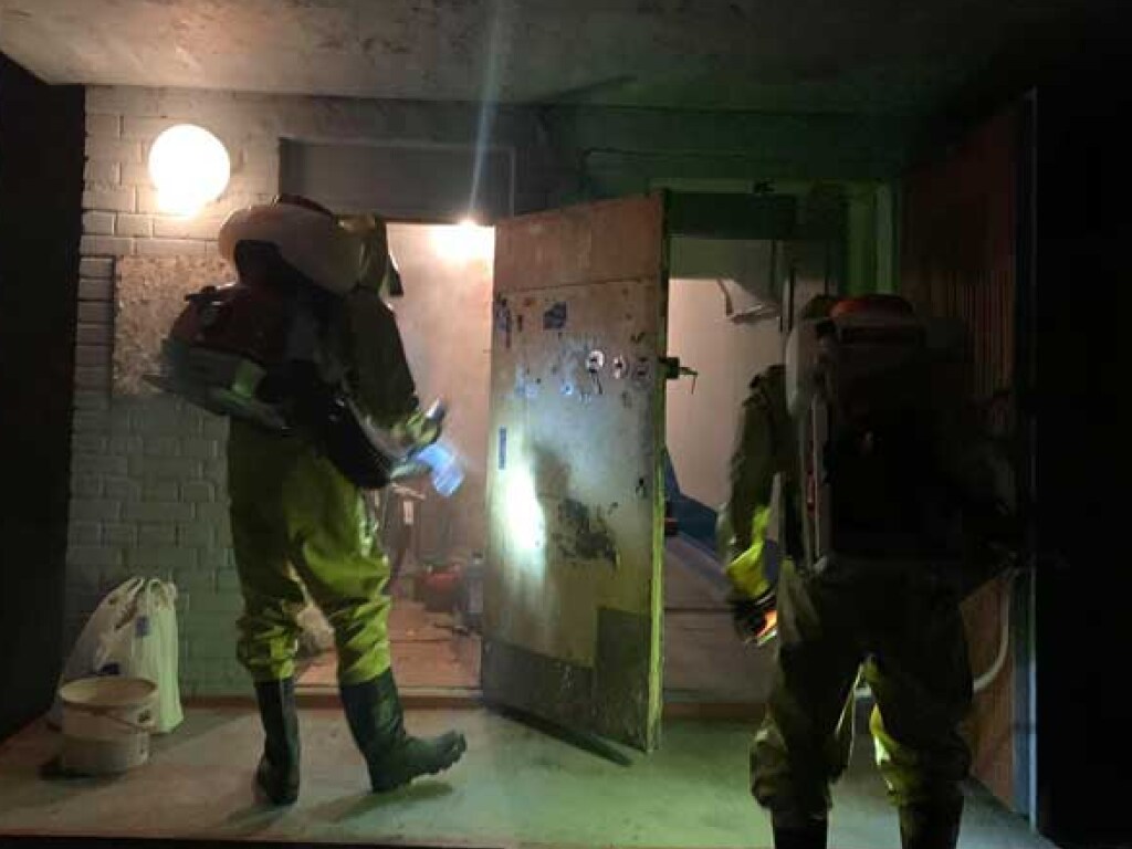 Жителей многоэтажки в Полтаве ночью вытащили из дома: из подвала шёл подозрительный запах (ФОТО)
