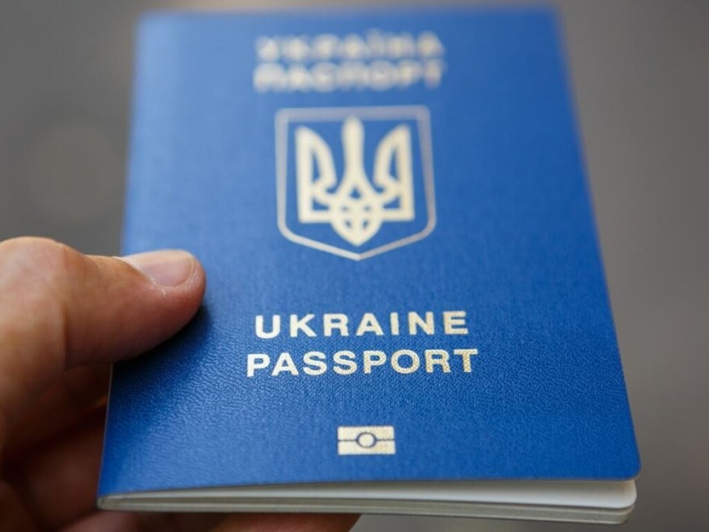 В Украине хотят ввести двойное гражданство, чтобы социализировать людей с иностранными паспортами – эксперт