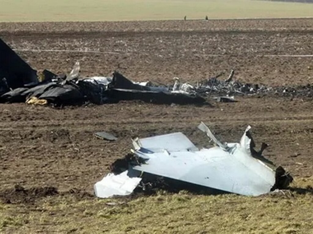 В Ливии сбили самолет: летчик выжил (ФОТО, ВИДЕО)