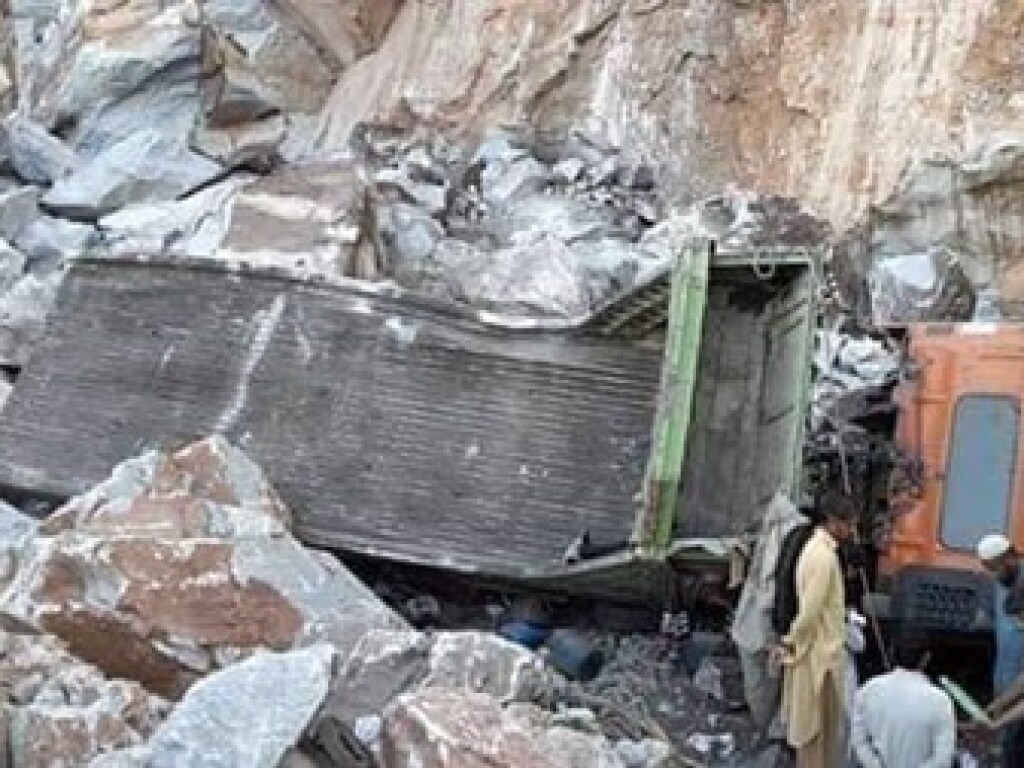 Обрушение на мраморной шахте в Пакистане: 12 человек погибли (ФОТО)