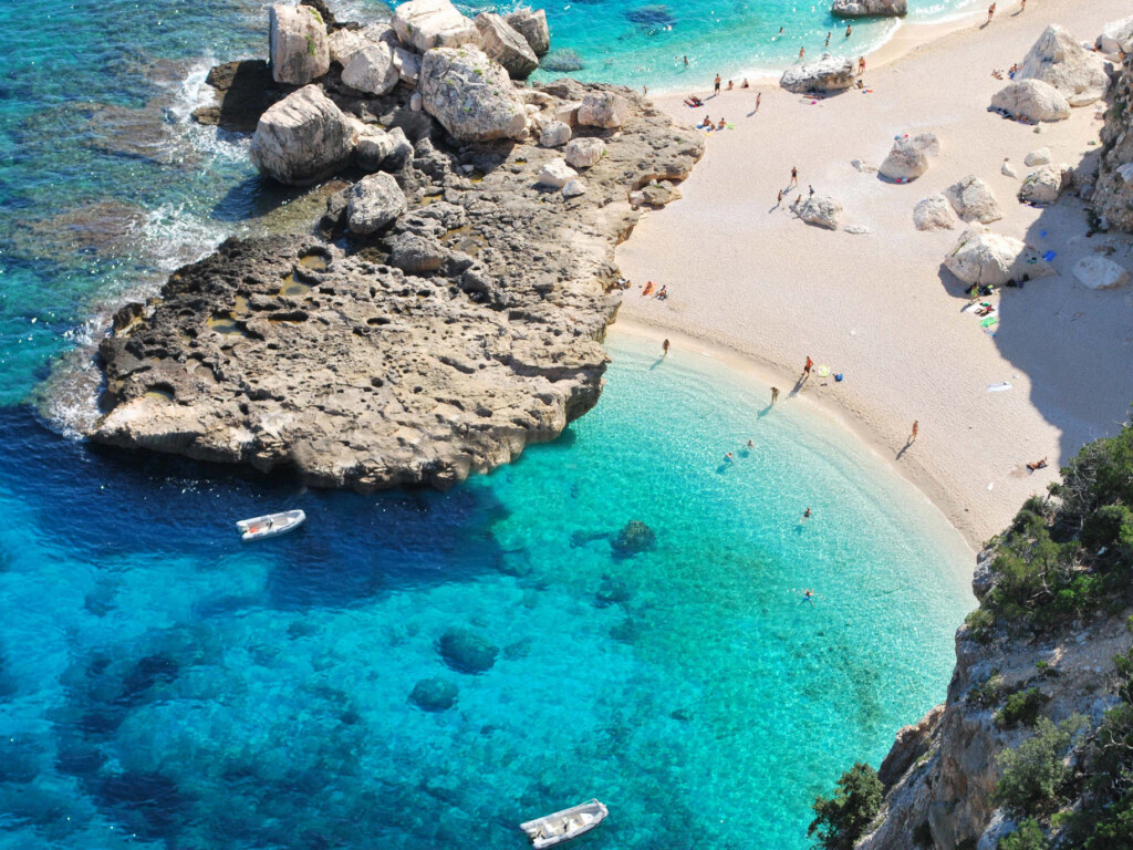В Италии с пляжей Сардинии турист пытался украсть 2 килограмма песка