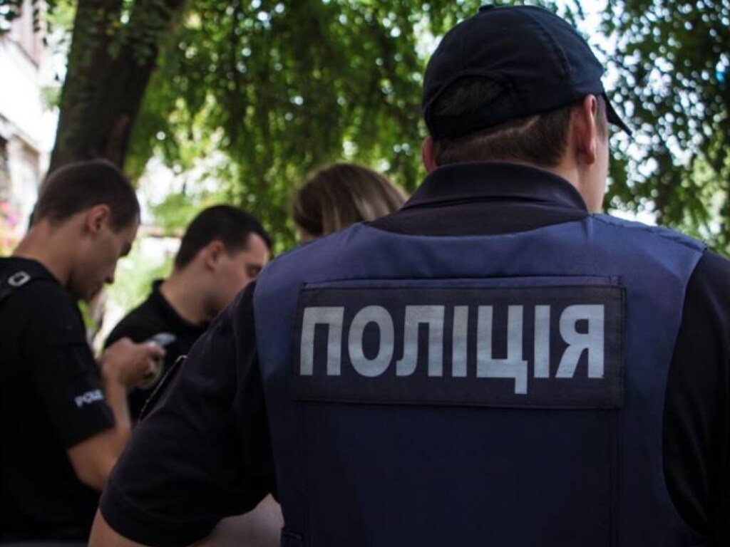 В Харьковской области мужчина побил сотрудника облэнерго, который приехал отключать дом от света