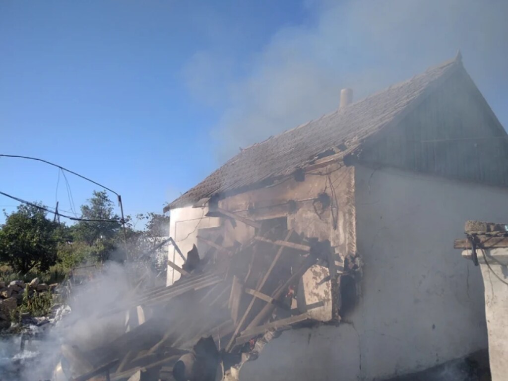 В селе в Николаевской области в доме взорвался газовый баллон, здание загорелось (ФОТО)