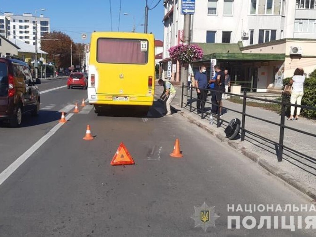 Мужчина погиб: в Тернополе маршрутка сбила ездока на моноколесе (ФОТО)