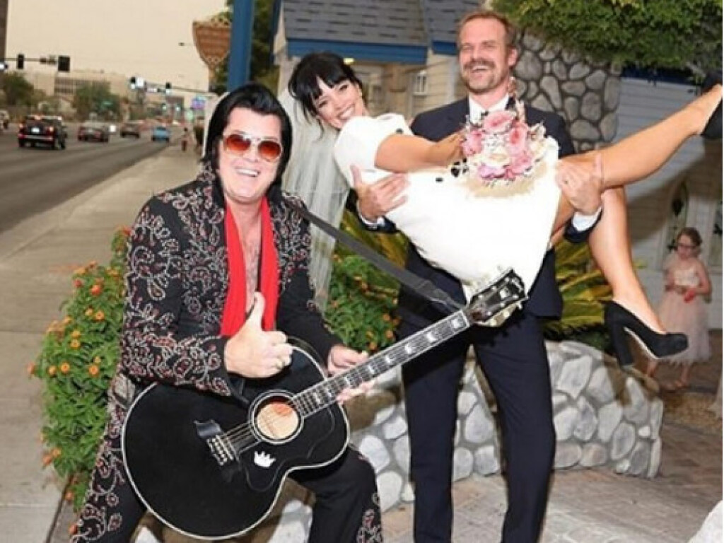 Популярная британская певица Лили Аллен вышла замуж за американского актера Дэвида Харбора (ФОТО)