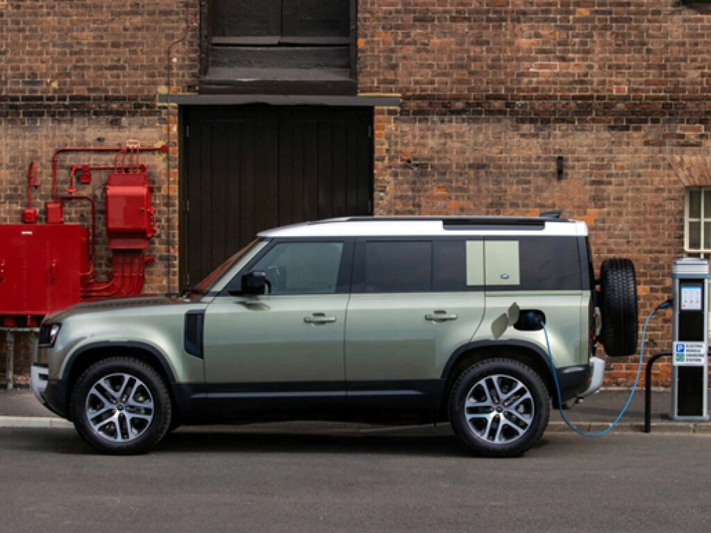 Land Rover презентовала новый гибридный внедорожник (ФОТО)