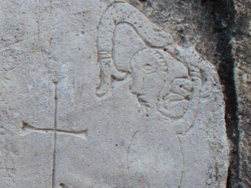 Обнаружено граффити с изображением фантастического существа, которому 800 лет (ФОТО)
