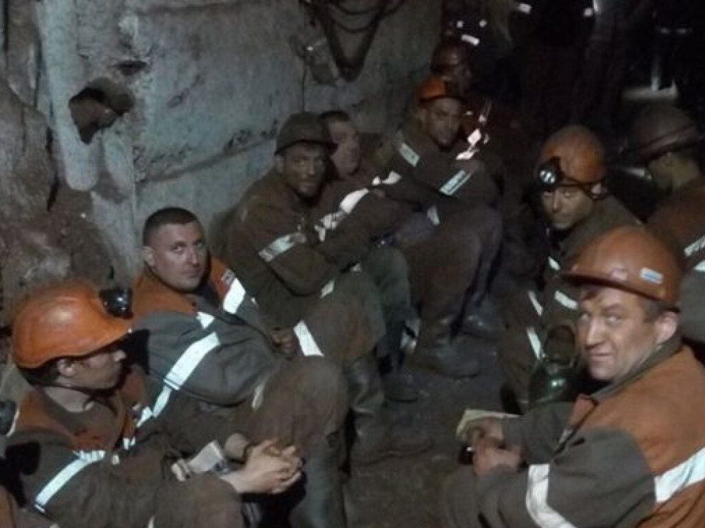Эксперт: власти нашли деньги на полицию, а на шахтеров нет