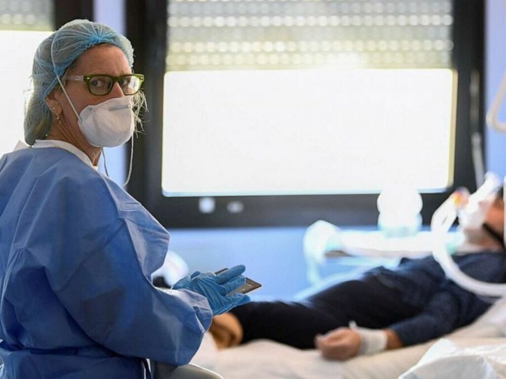 В мире число жертв COVID-19 приближается к миллиону