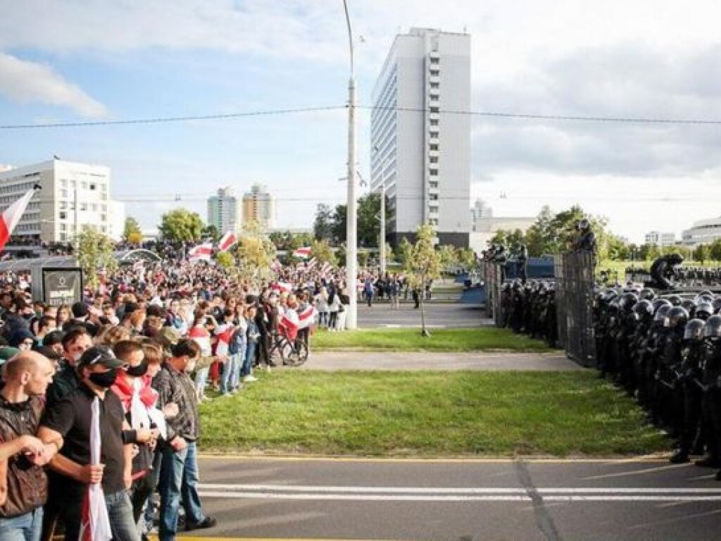 Протесты в Беларуси: В Минске задержали более 400 человек