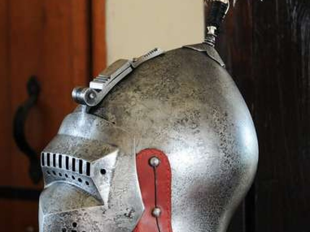 Шлемы, которые носили князья: в Луцке, реконструировали древние доспехи (ФОТО)