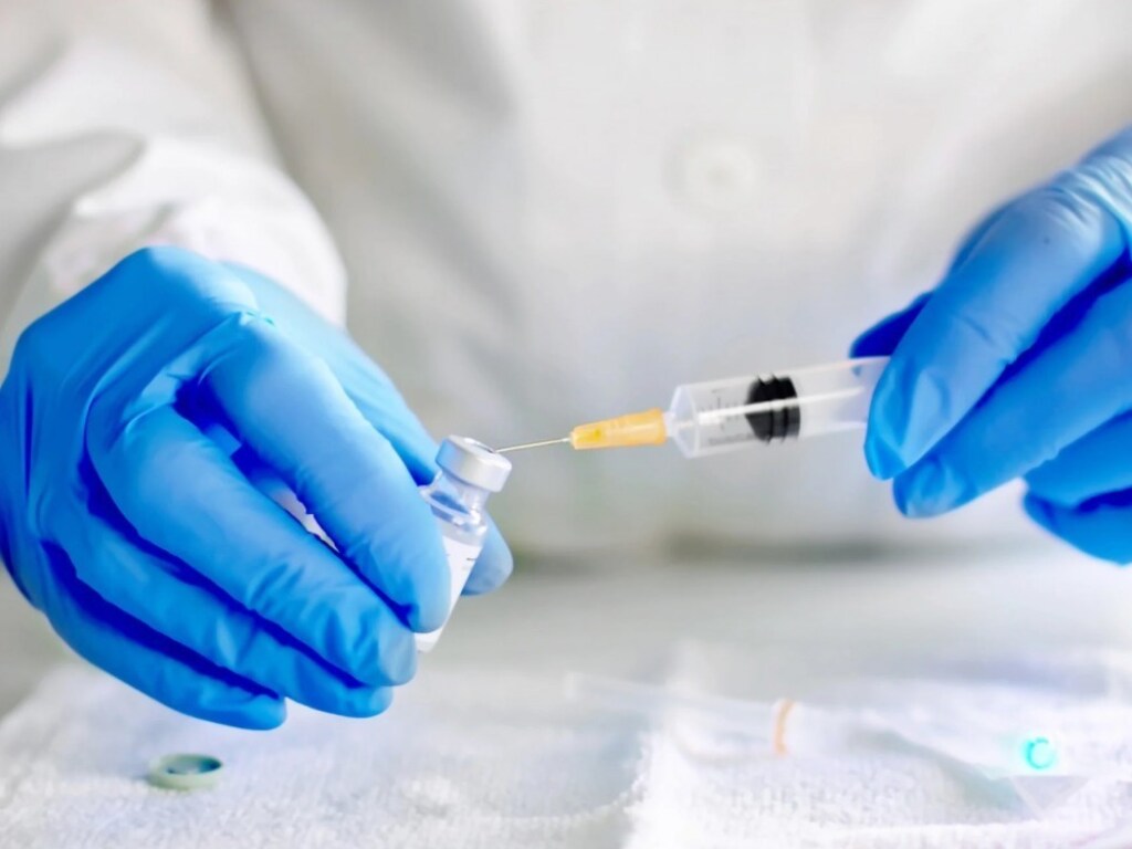Госбюджет-2021 предусматривает 2,6 миллиарда гривен на закупку вакцин от коронавируса