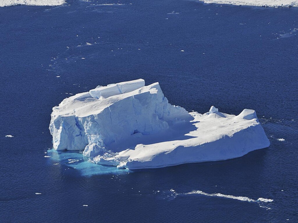 На севере Гренландии откололась глыба льда площадью более 100 квадратных километров