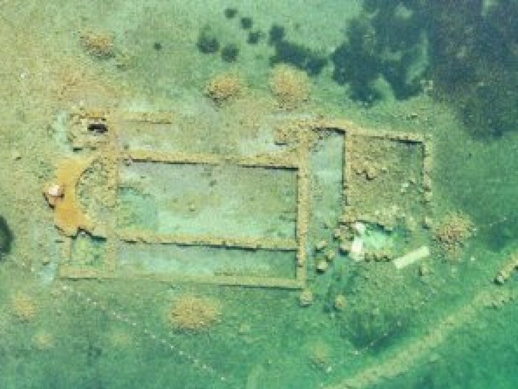 На дне озера в Турции обнаружили древнее святилище возрастом 1500 лет (ФОТО)
