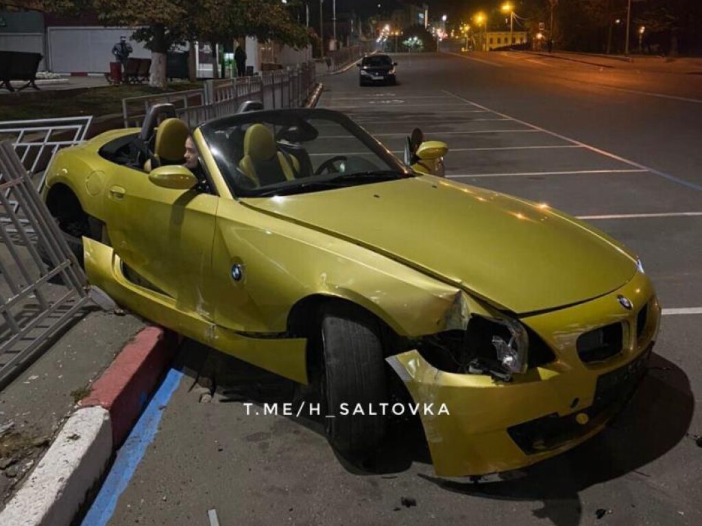 В Харькове из-за неудачного дрифта пострадало элитное BMW (ФОТО)