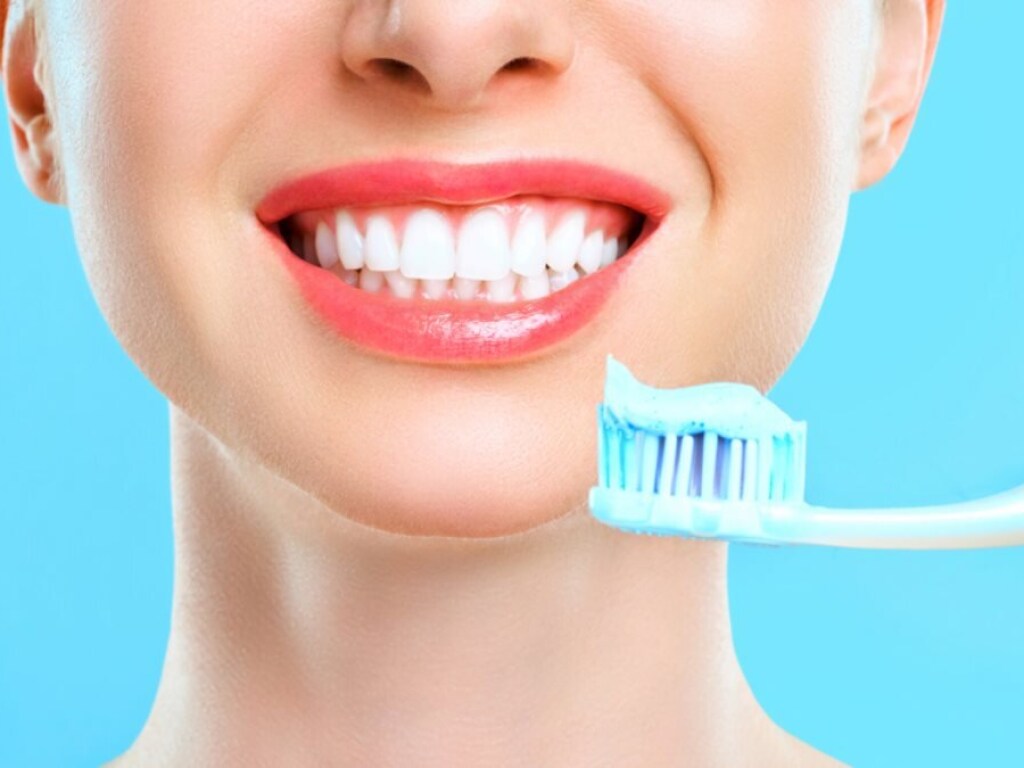 Стоматологи рассказали, какие недомогания развиваются у человека с больными зубами