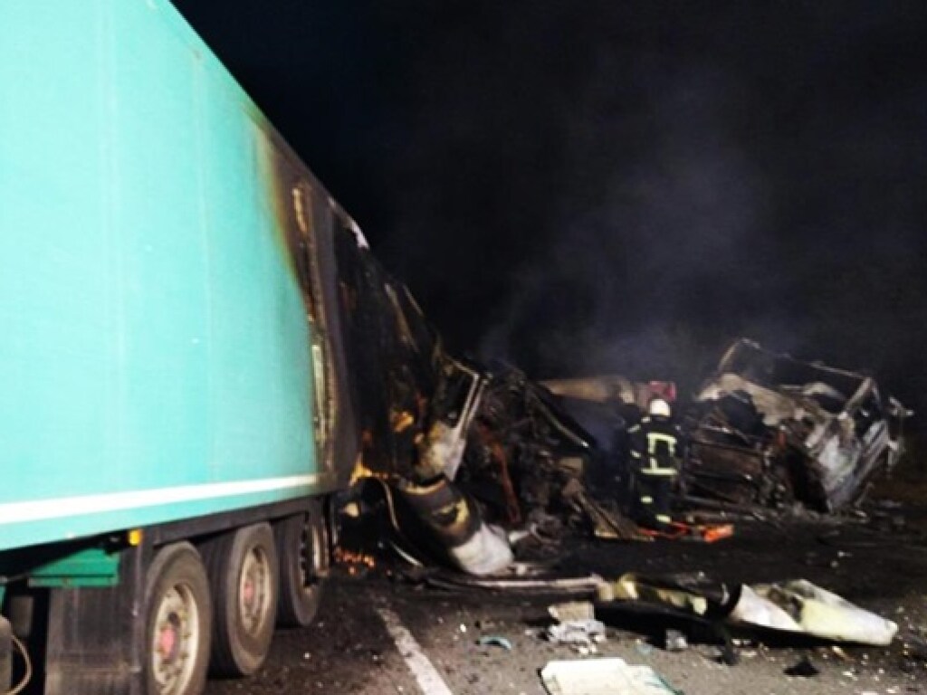 Смертельное ДТП в Николаевской области: столкнулись два грузовика (ФОТО)