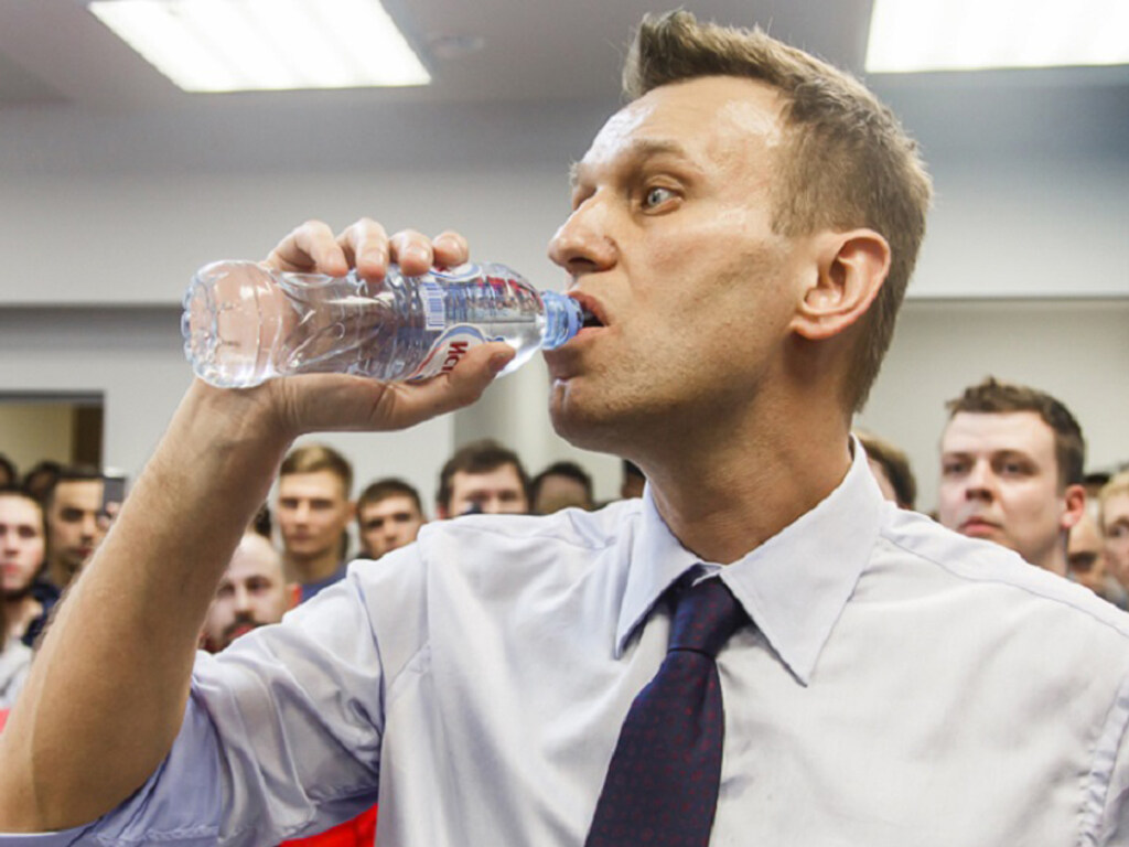 Отравление Навального: &#171;Новичок&#187; находился в бутылке из-под воды