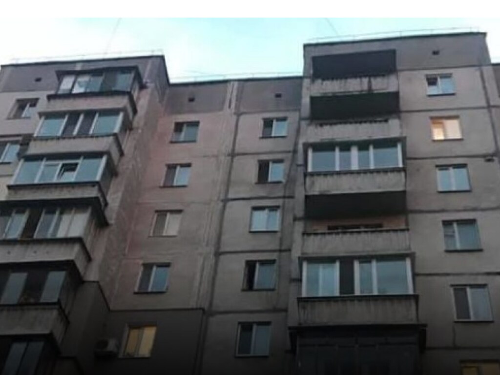 Во Львове девочка выпала из окна многоэтажки (ФОТО)